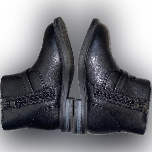 Toddler Booties Bundle, size 6C - Picture 6 of 7